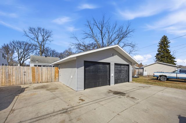1613 10th Street N, Fargo, ND 58102