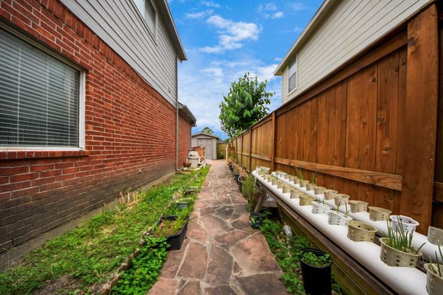 3613 Pine Valley Drive, Pearland, TX 77581