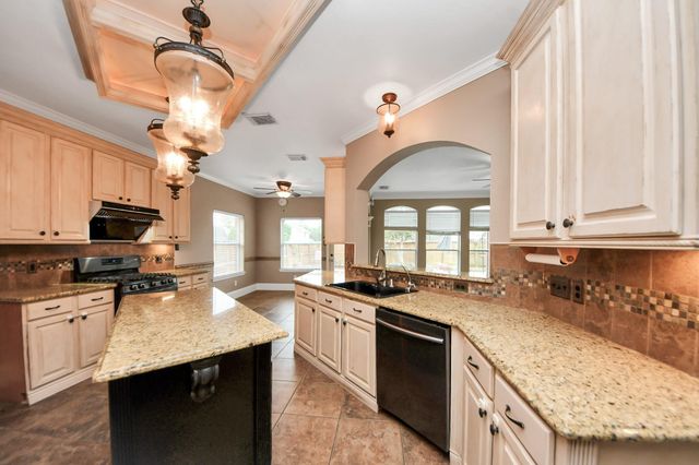 3613 Pine Valley Drive, Pearland, TX 77581