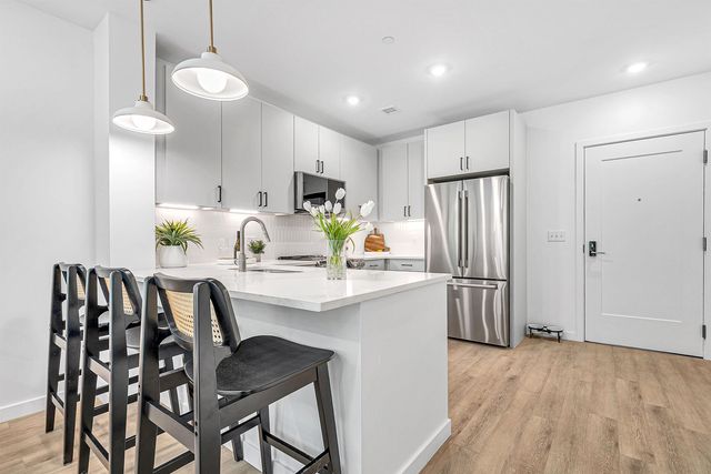 80 Constitution Ave Unit 320, Portsmouth, NH 03801