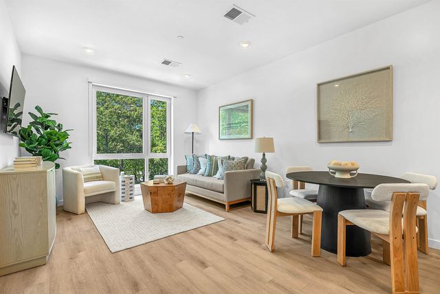 80 Constitution Ave Unit 320, Portsmouth, NH 03801