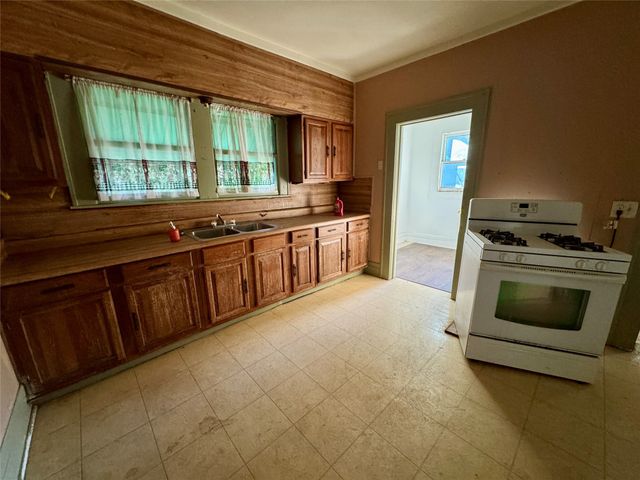 707 W Brooklyn Avenue, Dallas, TX 75208