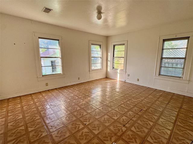 707 W Brooklyn Avenue, Dallas, TX 75208