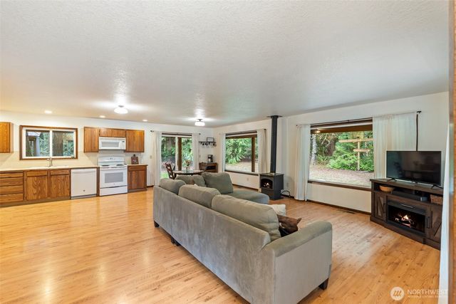 209 Alpha Way, Onalaska, WA 98570