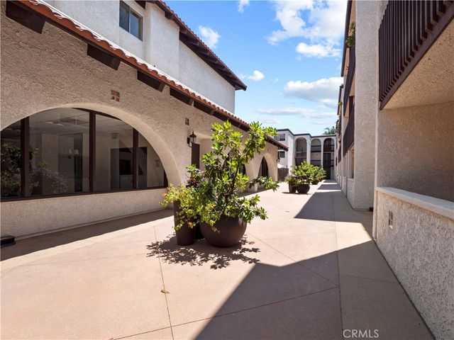5334 Lindley Avenue 219, Encino, CA 91316