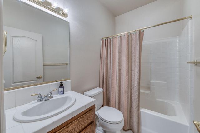 2406 E Marquise Court, Fresno, CA 93720