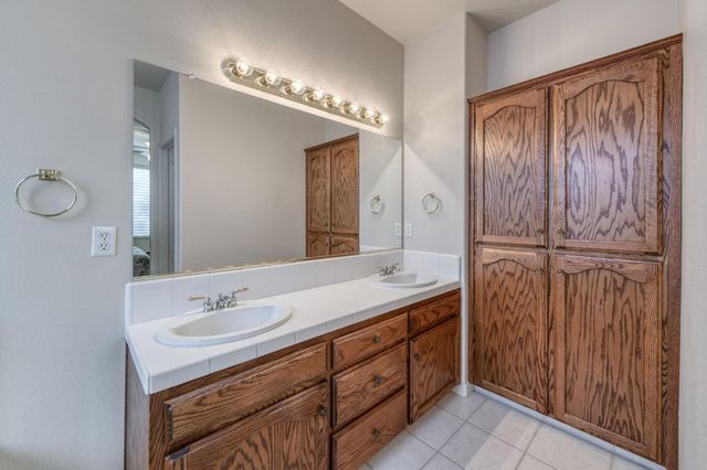 2406 E Marquise Court, Fresno, CA 93720