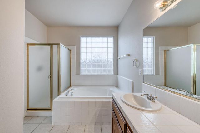 2406 E Marquise Court, Fresno, CA 93720