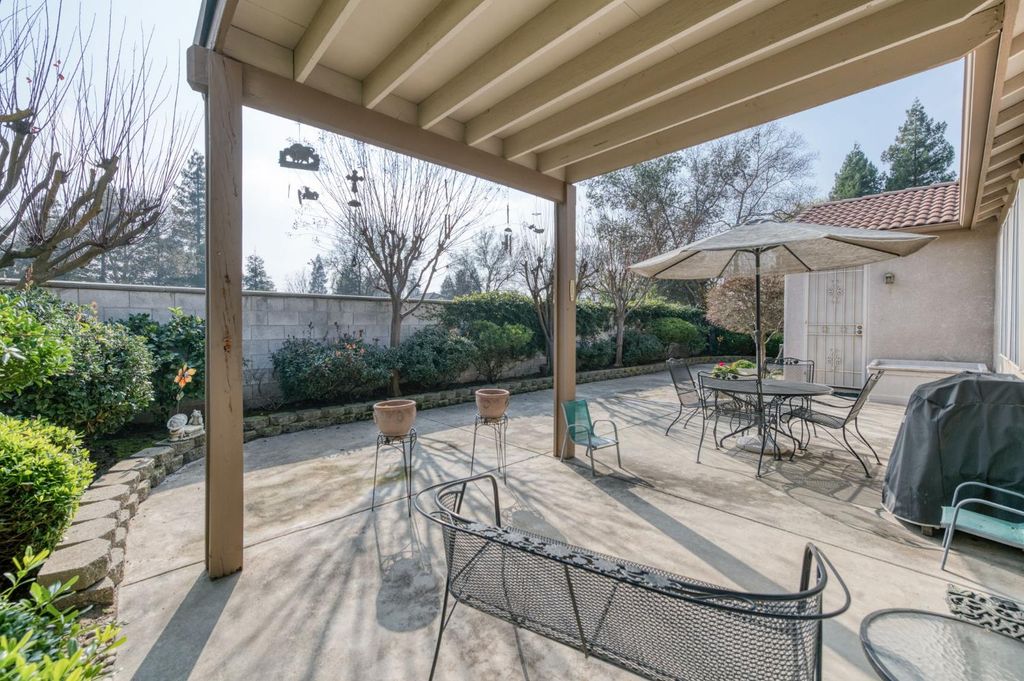 Image 18 of property listing at 2406 E Marquise Court, Fresno, CA 93720