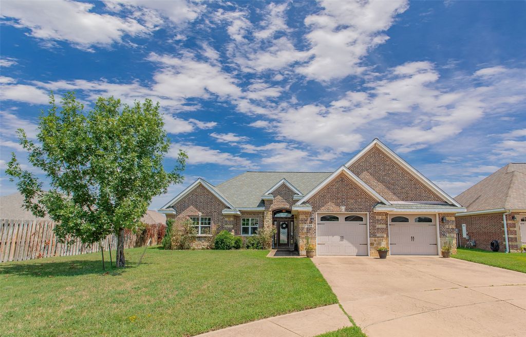 1505 Lucy Circle, Lindale, TX 75771