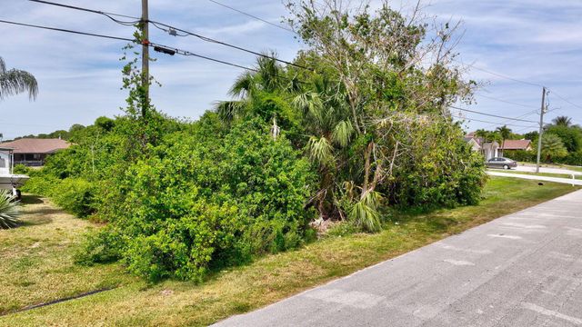 373 SW Millard Drive, Port St Lucie, FL 34953