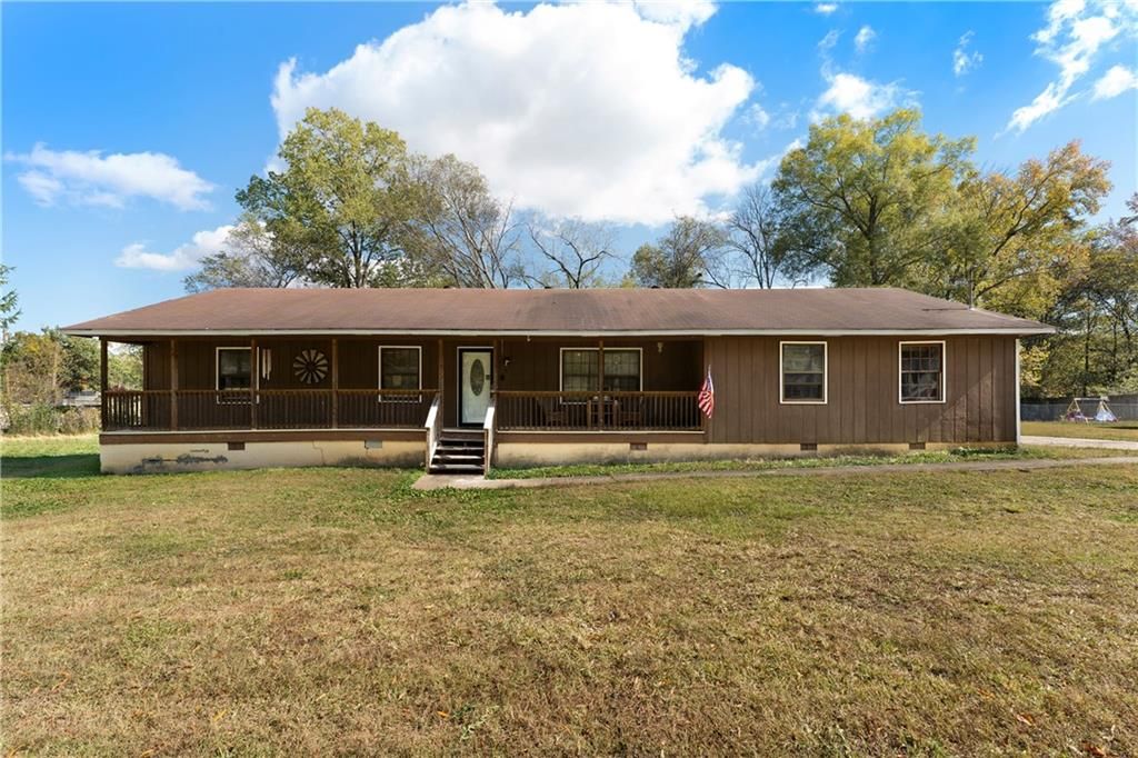1 VAN TASSEL SE Drive, Lindale, GA 30147