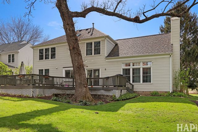 1121 Williamsburg Circle, Grayslake, IL 60030