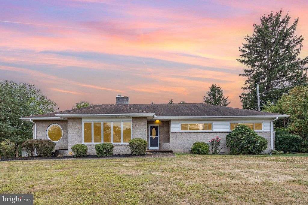 95 FOXCROFT DR, Camp Hill, PA 17011