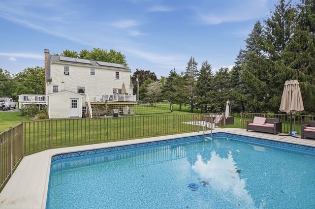 6 Westview Drive, Sutton, MA 01590