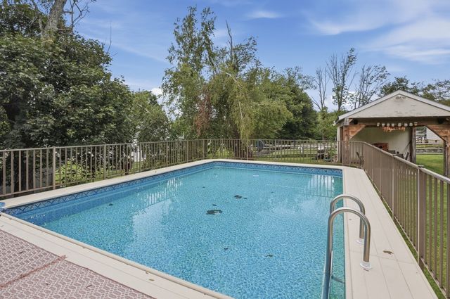 6 Westview Drive, Sutton, MA 01590