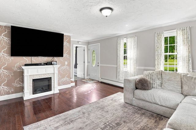 6 Westview Drive, Sutton, MA 01590