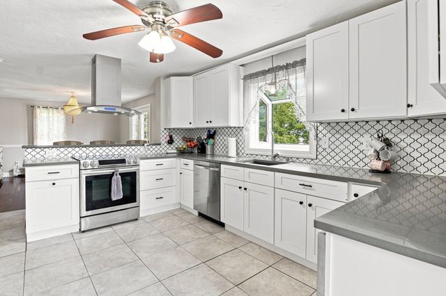 6 Westview Drive, Sutton, MA 01590
