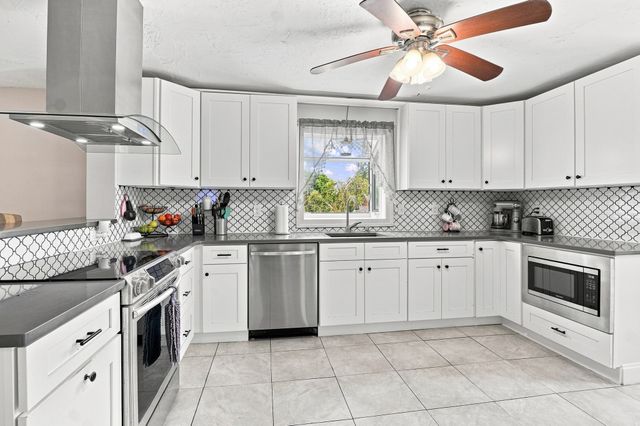 6 Westview Drive, Sutton, MA 01590