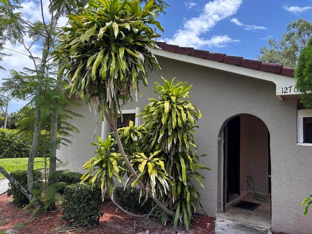12761 Westhampton Circle, Wellington, FL 33414