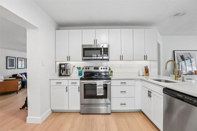 3525 W PAUL AVENUE, Tampa, FL 33611