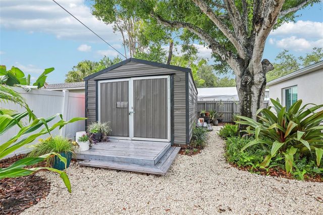 3525 W PAUL AVENUE, Tampa, FL 33611