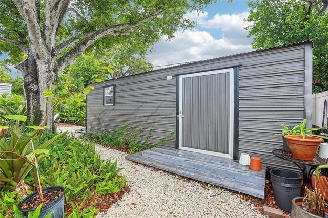 3525 W PAUL AVENUE, Tampa, FL 33611