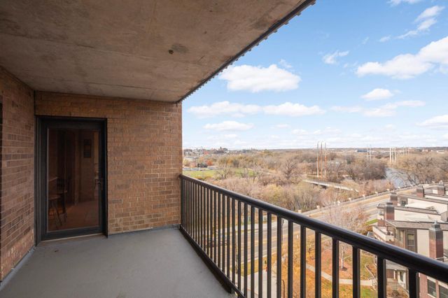 110 1st Avenue NE F806, Minneapolis, MN 55413