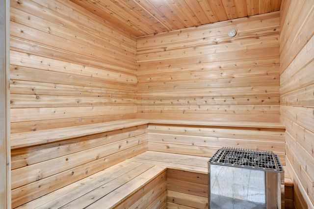 110 1st Avenue NE F806, Minneapolis, MN 55413