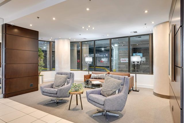 110 1st Avenue NE F806, Minneapolis, MN 55413