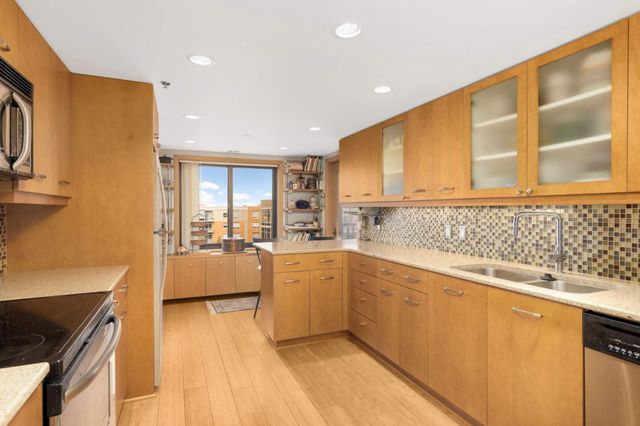 110 1st Avenue NE F806, Minneapolis, MN 55413