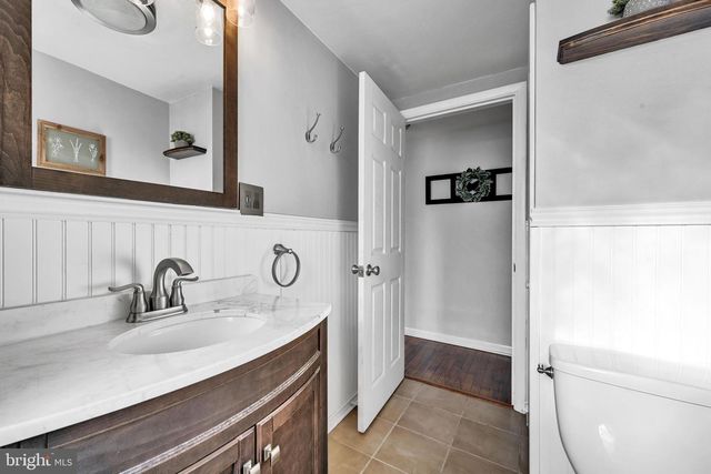 860 HESS RD, York, PA 17404