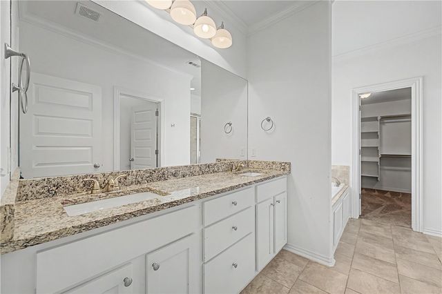 5900 S 67th Street, Cave Springs, AR 72718