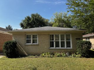 8646 Gross Point Road, Skokie, IL 60077