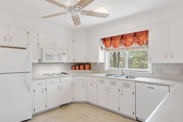 700 Lake Dr, Gallatin, TN 37066