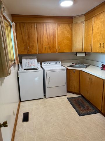 700 Lake Dr, Gallatin, TN 37066