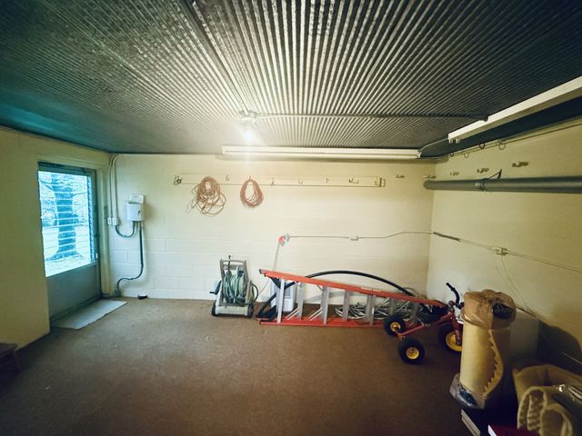 700 Lake Dr, Gallatin, TN 37066