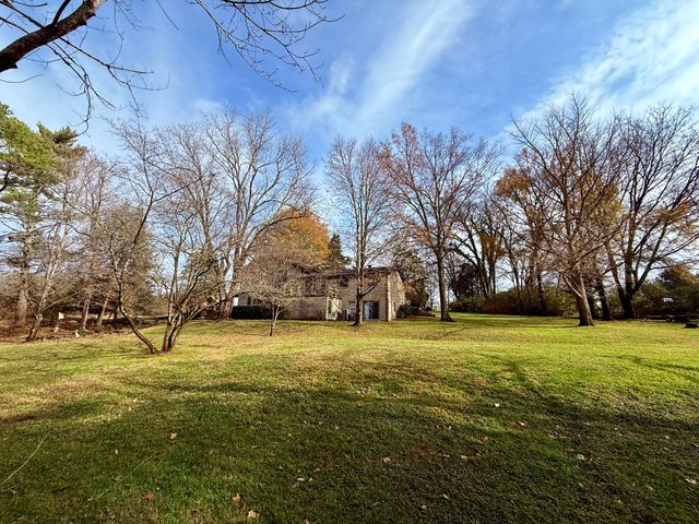 700 Lake Dr, Gallatin, TN 37066