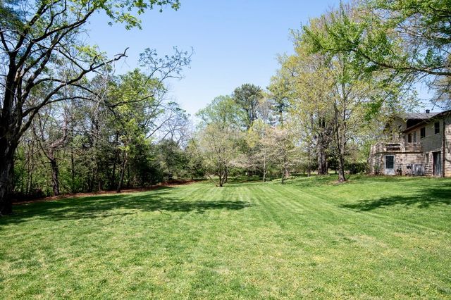 700 Lake Dr, Gallatin, TN 37066