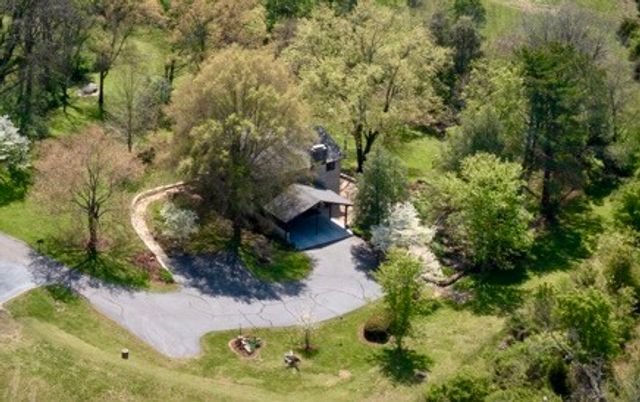 700 Lake Dr, Gallatin, TN 37066