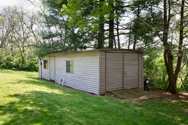 700 Lake Dr, Gallatin, TN 37066