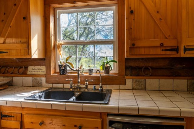 16100 Barbara Ct, Grass Valley, CA 95949