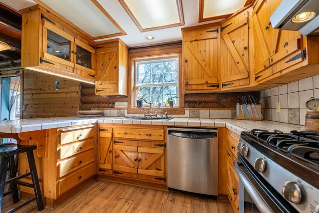 16100 Barbara Ct, Grass Valley, CA 95949