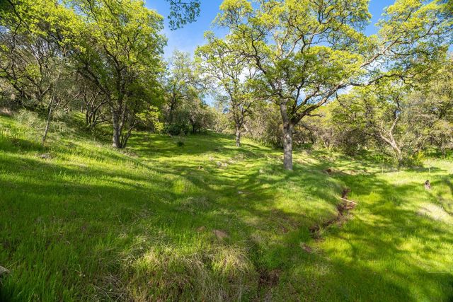 16100 Barbara Ct, Grass Valley, CA 95949