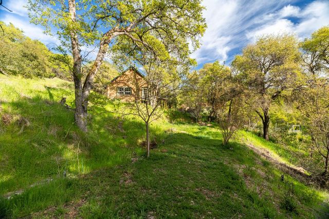 16100 Barbara Ct, Grass Valley, CA 95949