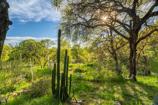 16100 Barbara Ct, Grass Valley, CA 95949