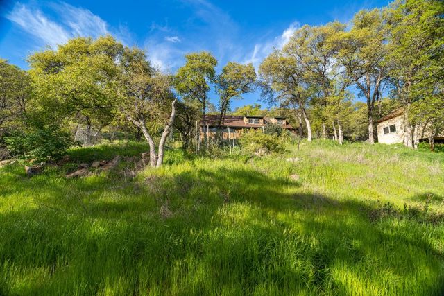 16100 Barbara Ct, Grass Valley, CA 95949