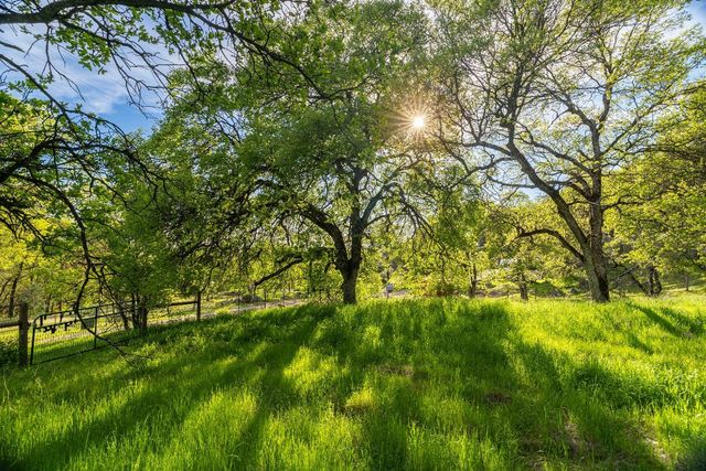 16100 Barbara Ct, Grass Valley, CA 95949