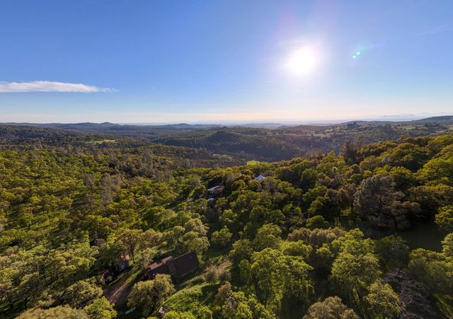 16100 Barbara Ct, Grass Valley, CA 95949