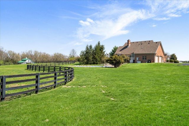 3701 Hidden Lake Lane, Lexington, KY 40516